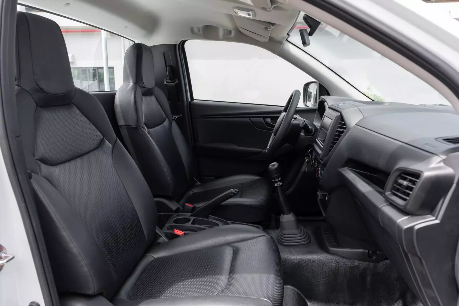 Isuzu D-Max D-Cargo 1000 - bán tải chở hàng chuyên dụng mở bán tại Việt Nam, giá từ 492 triệu đồng - Ảnh 4.