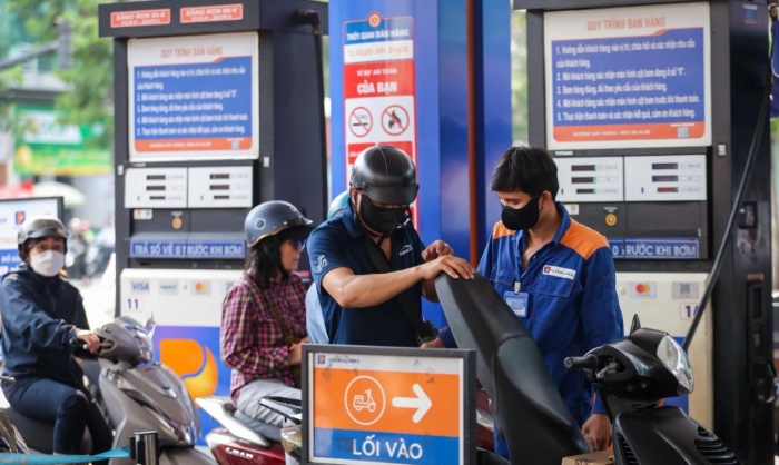 Giá xăng dầu trưa 2/6: RON 92 sắp về 'đáy', dầu diesel hạ hơn 17.000 đồng/lít, danh sách xe Suzuki tương thích xăng E10