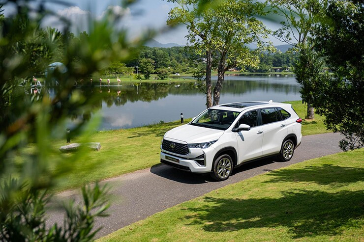 Ngoại thất Toyota Innova Cross mang đường nét mạnh mẽ, hiện đại