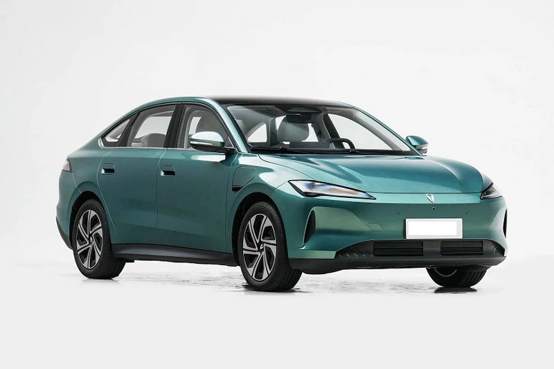 Xe sedan hạng D công suất 197 mã lực, giá hơn 310 triệu đồng - Hình 1