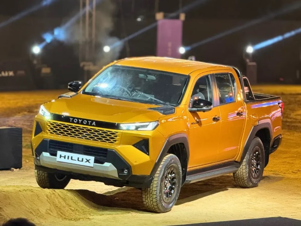Tin xe hot 29/7: ‘Vua bán tải’ của Toyota chính thức trình làng với giá mềm, quyết hạ đo ván Ford Ranger ảnh 1