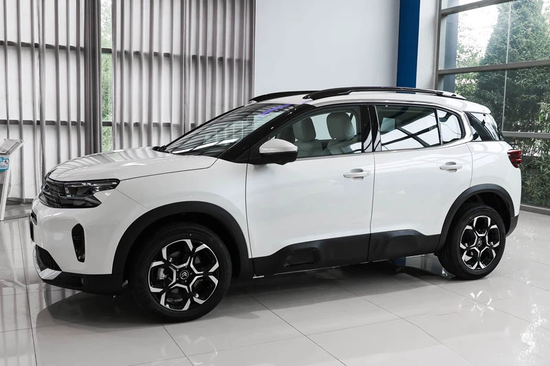 SUV hạng C công suất 211 mã lực, giá hơn 540 triệu đồng - Hình 2