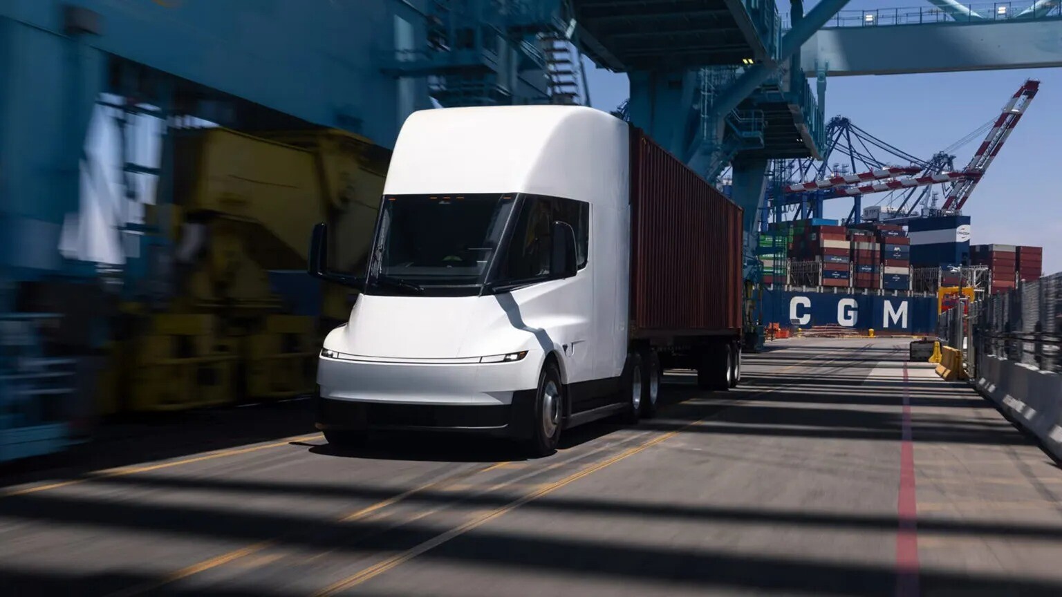 Tesla không đưa ra thời điểm cụ thể về giá bán và doanh số bán của xe.
