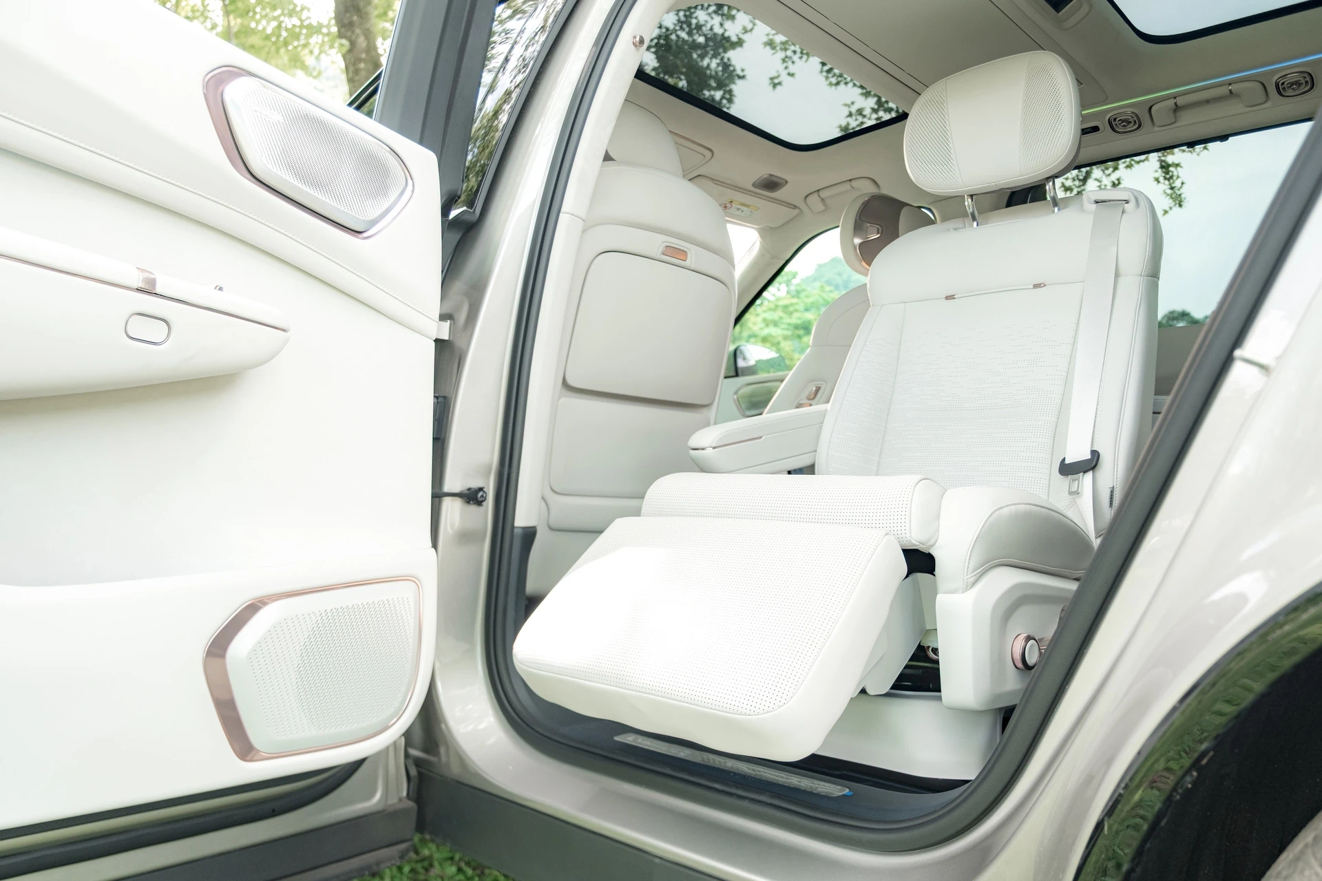 Lynk & Co 900: Khác biệt từ tầm giá đến trải nghiệm SUV cỡ lớn - Hình 3