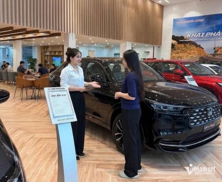 Nhiều hãng và đại lý đưa ra chương trình khuyến mãi, giảm giá