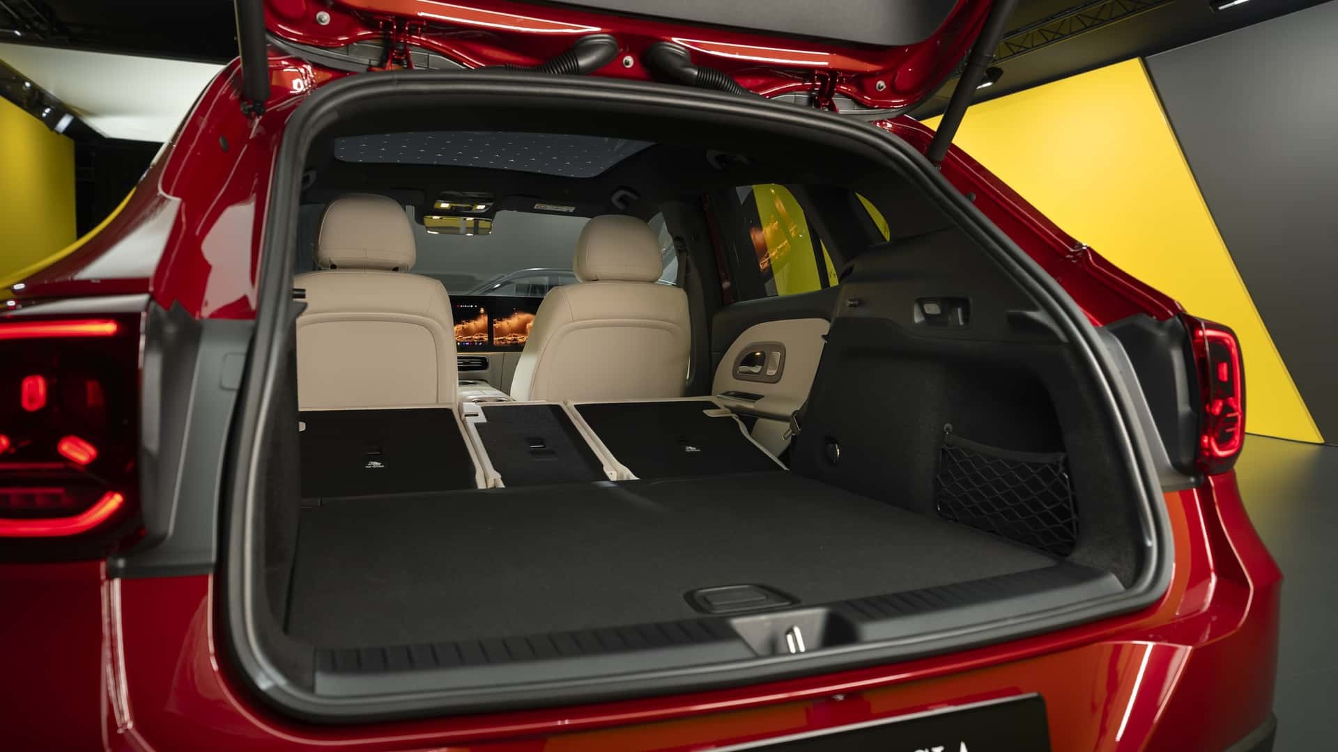 Khoang hành lý của Mercedes-Benz GLA thế hệ mới