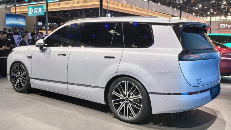 Phía sau của BYD Sealion 08