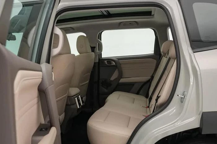 Xe gầm cao hạng C công suất 247 mã lực, siêu tiết kiệm xăng, giá hơn 460 trệu đồng - Hình 6
