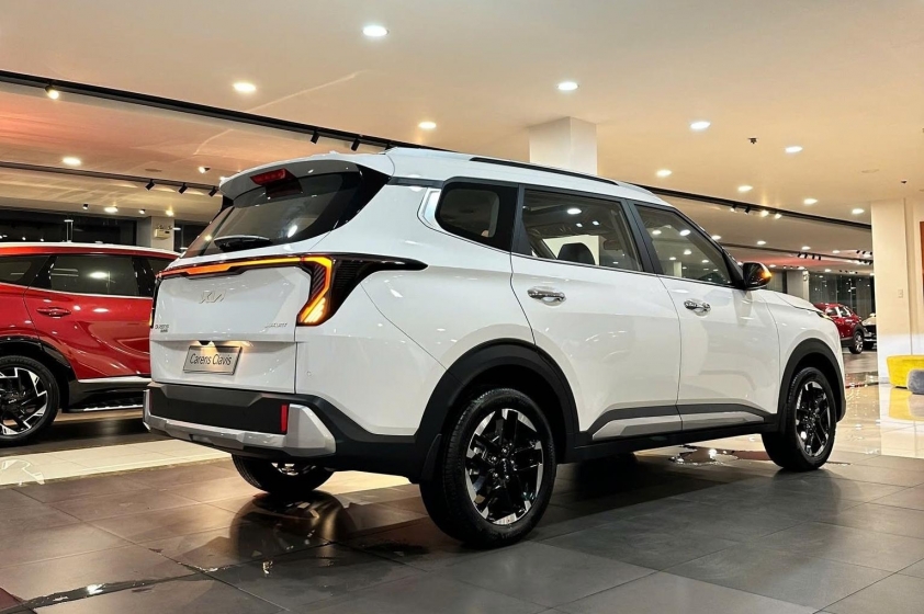 Cận cảnh Kia Carens Clavis vừa về đại lý Việt: Dự ra mắt cuối tháng 9, cạnh tranh Xpander, Veloz Cross