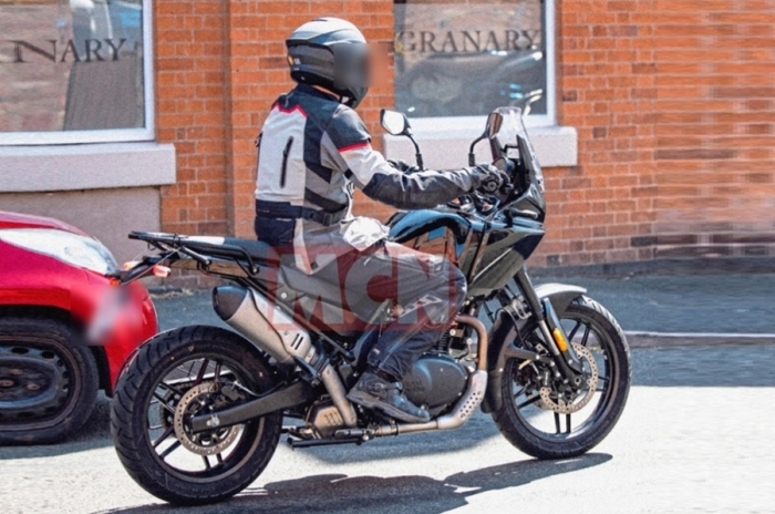 royal_enfield_himalayan_750_spy_photos_1