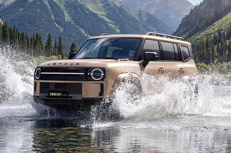 SUV địa hình dài hơn 4,8 mét, công suất 782 mã lực, giá từ 540 triệu đồng - Hình 2