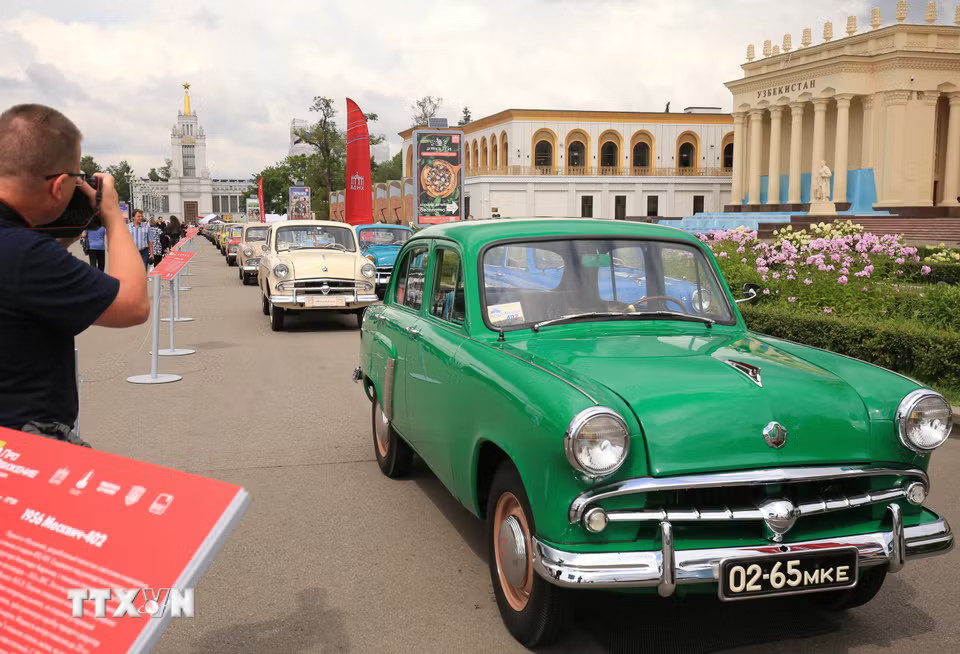 Festival ProDvizhenie-2026 giới thiệu hàng trăm mẫu xe cổ huyền thoại của ngành công nghiệp ôtô Nga và quốc tế. (Ảnh: Văn Hiếu/TTXVN)