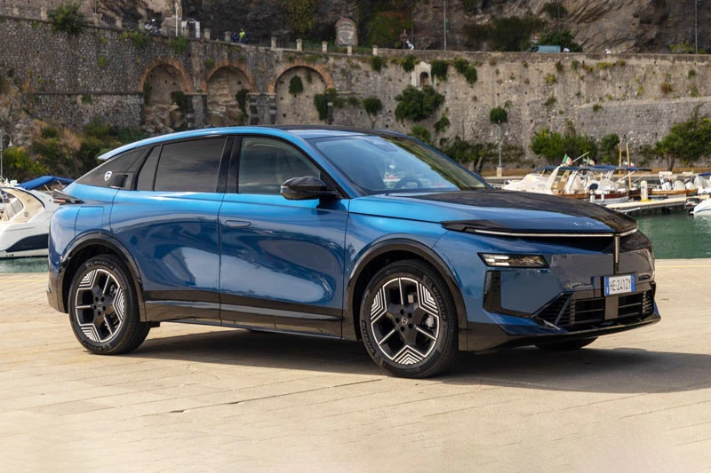 SUV công suất 375 mã lực, giá khởi điểm gần 1,2 tỷ đồng - Hình 1