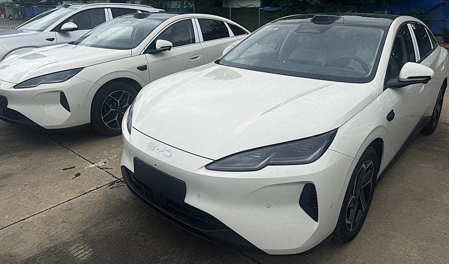 Cảm biến LiDAR đặt trên nóc xe, nền tảng cho các tính năng hỗ trợ lái nâng cao.