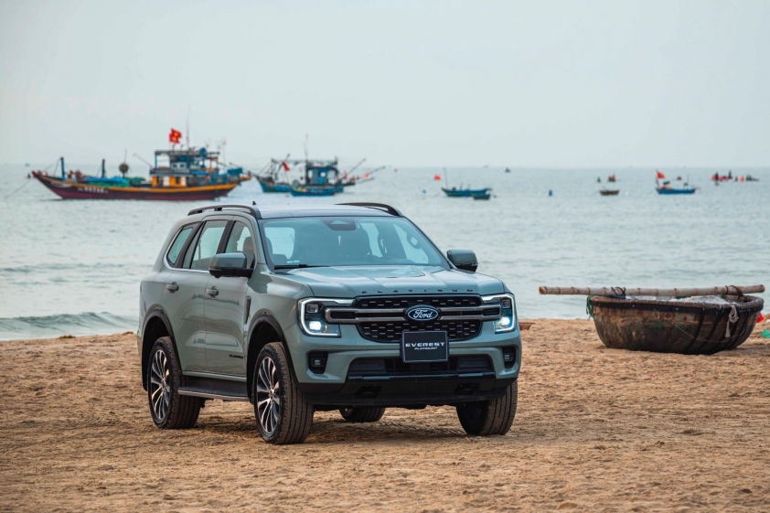 Phân khúc SUV hạng D tháng 8/2026: VinFast VF 8 gây bất ngờ lớn, Toyota Fortuner ngược dòng thị trường