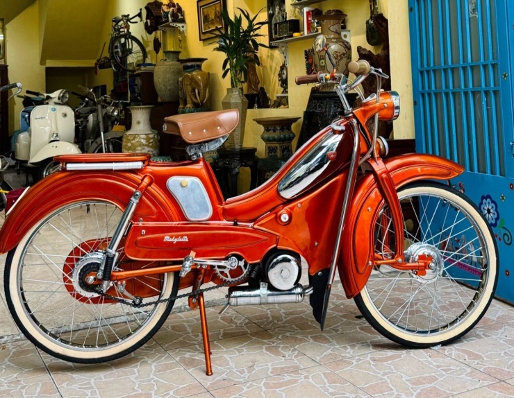 Chiếc Mobylette được dọn lại sơn nên hiện được rao bán với giá 85 triệu đồng.