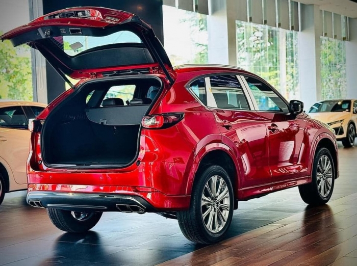 Giá xăng dầu trưa nay 3/8: Xăng E10 và RON 92 chỉ cách đáy 3.000 đồng/lít, dầu diesel ‘rẻ bèo’, giá lăn bánh Mazda CX-5 ảnh 5