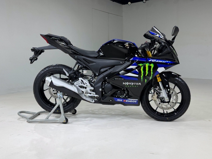 Yamaha-R15-12