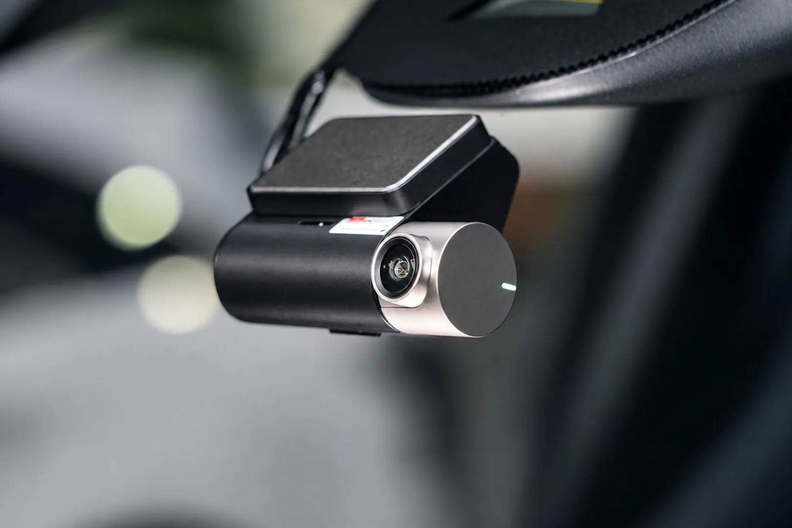 Camera chính 70mai A510 tại khu vực kính lái