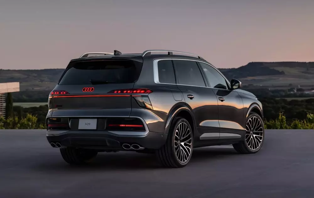 Audi SQ9 2027 dùng động cơ mạnh mẽ hơn bản thường