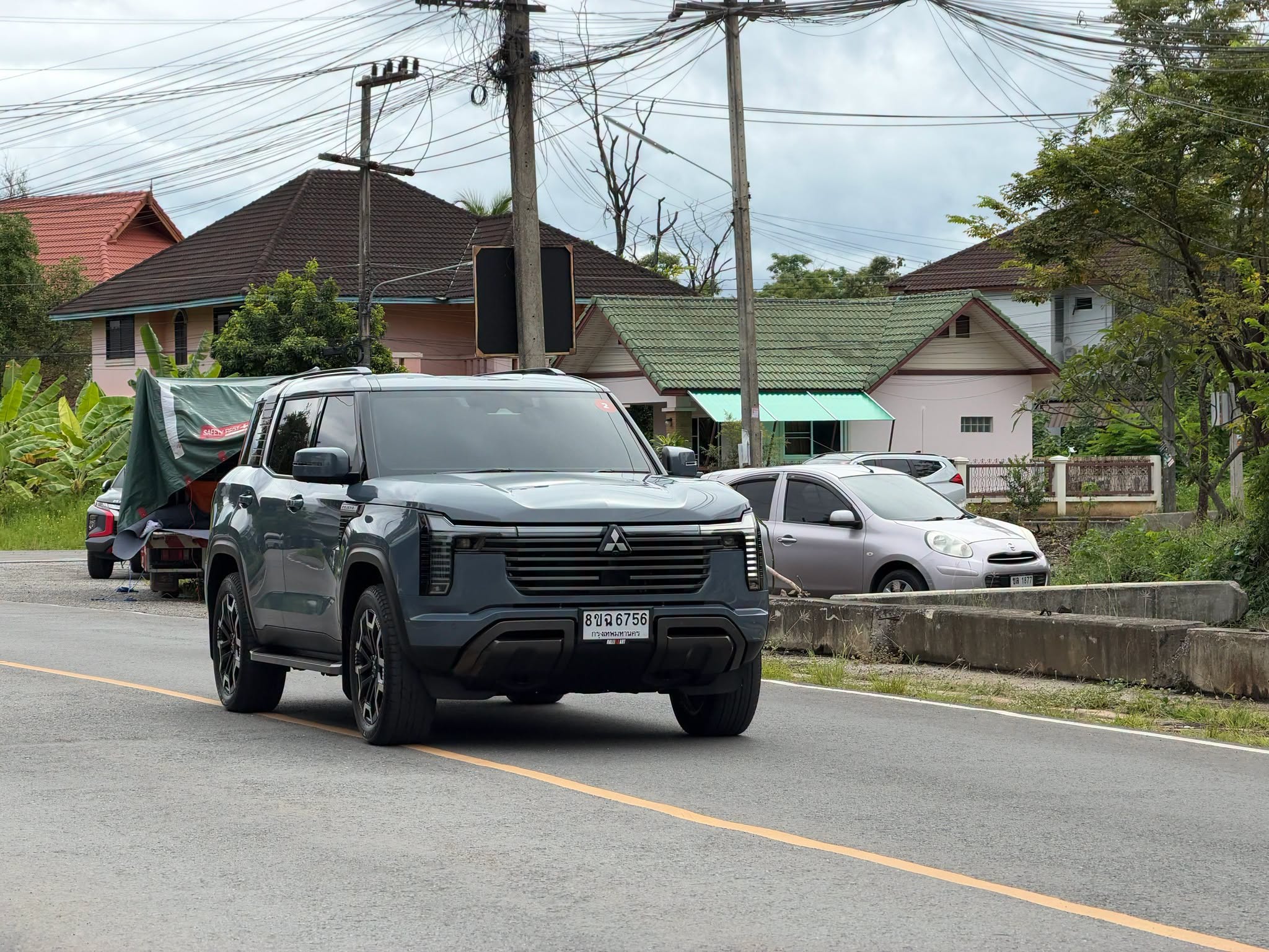 Mitsubishi PAJERO-a5.jpg