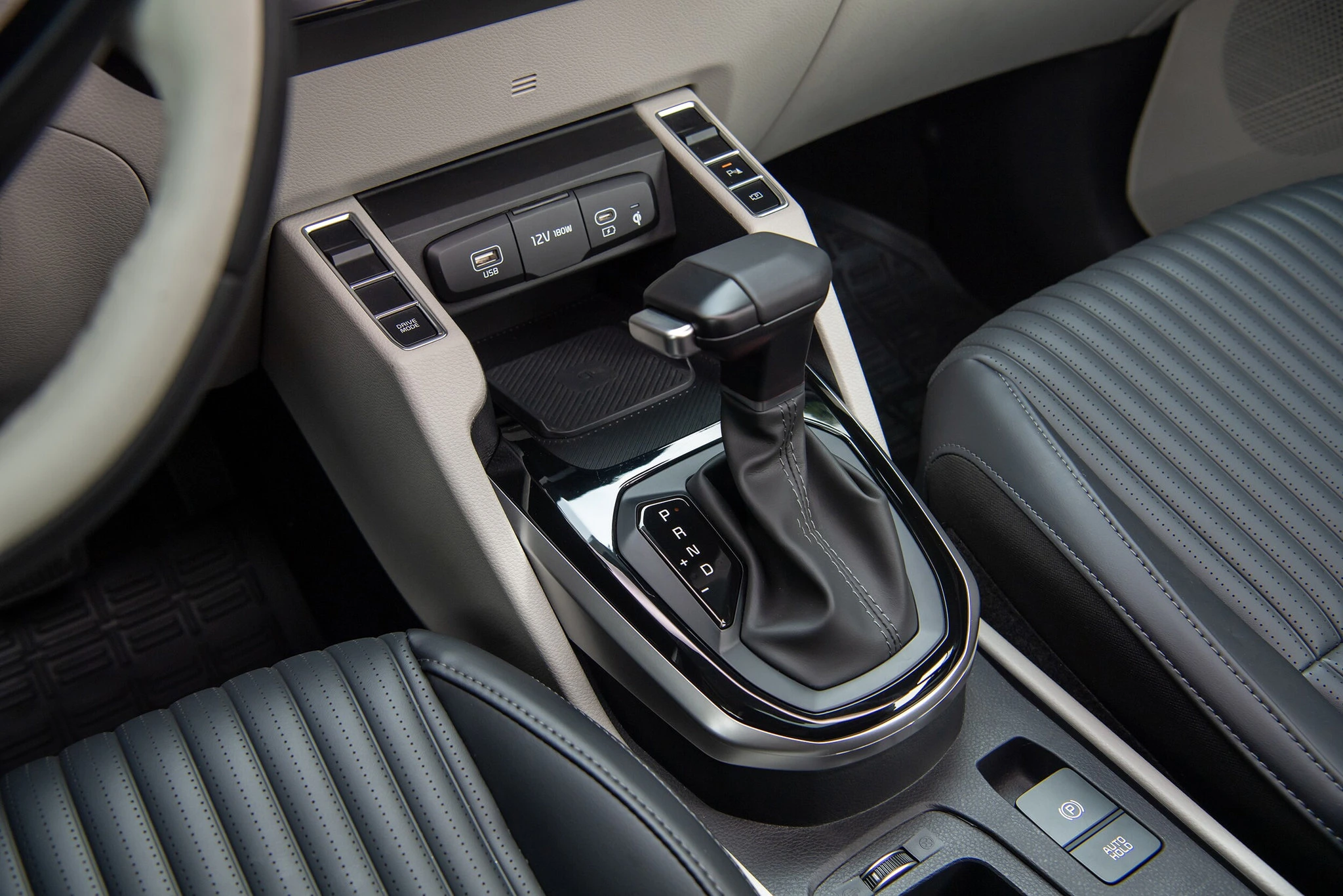Kia Carens Clavis 1.5G ra mắt Việt Nam: Diện mạo SUV và gói an toàn ADAS giá từ 639 triệu - Hình 4