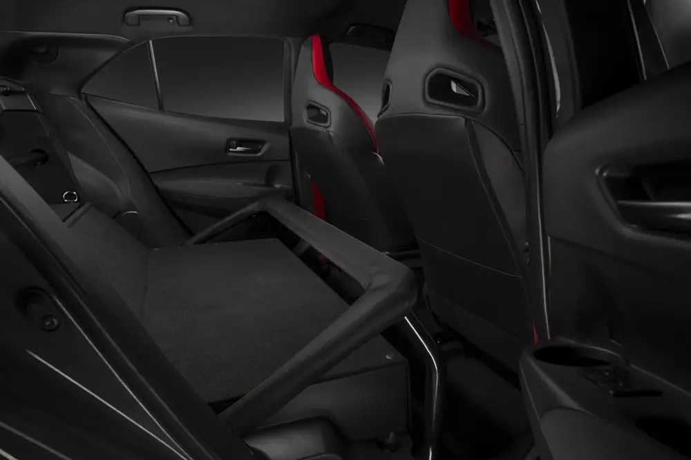 Toyota GRMN Corolla chỉ chở được 2 người