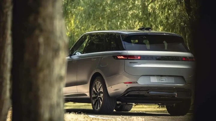Range Rover Sport Electric: SUV điện công suất 542 mã lực, chạy 609 km/lần sạc - Hình 2
