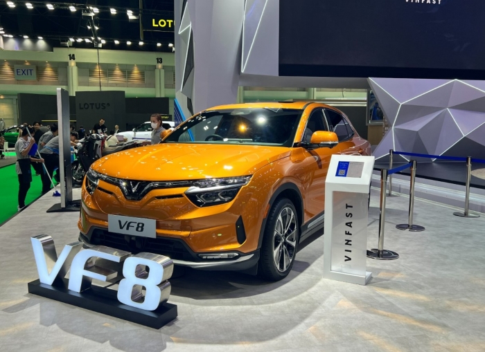 Giá xăng dầu tối 7/9: Dầu diesel ‘rẻ bèo’, E10 và RON 92 ‘sáng cửa’ về dưới 18.000 đồng/lít? Giá lăn bánh VinFast VF 8 ảnh 3