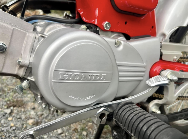 Honda CL50 Benly sử dụng động cơ 4 thì, xi-lanh đơn.