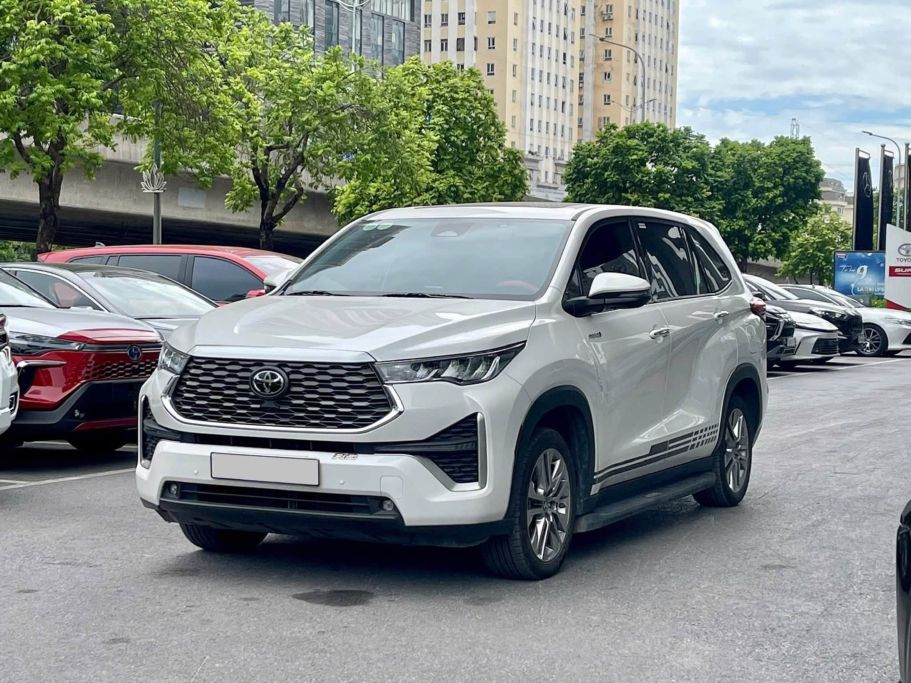 Toyota Innova Cross