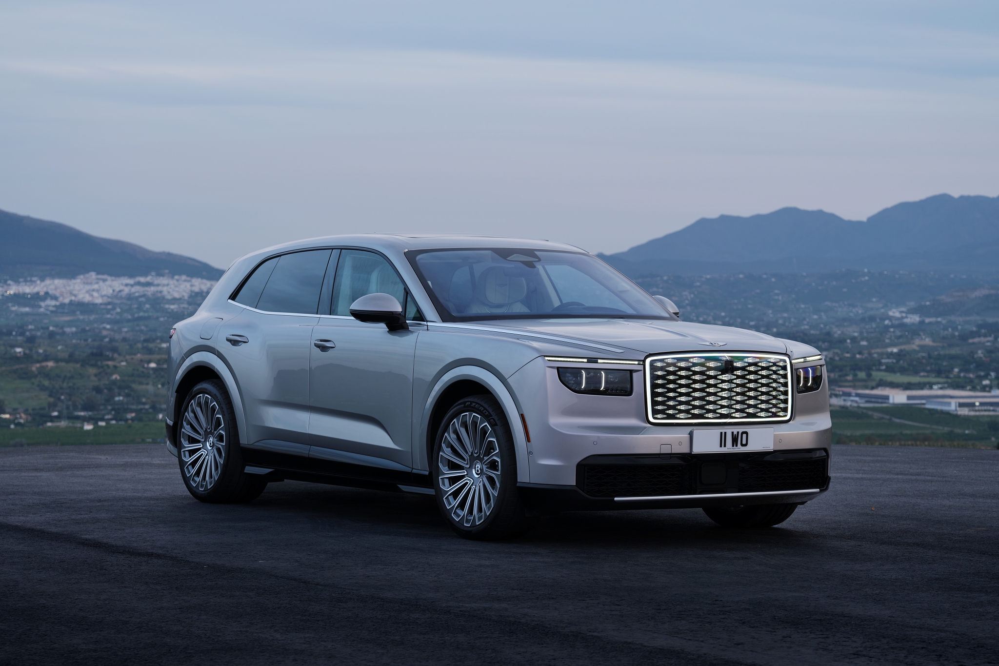 Ở thời điểm ra mắt, Bentley cung cấp hai phiên bản Torcal đều mạnh trên 800 mã lực (Ảnh: Bentley).