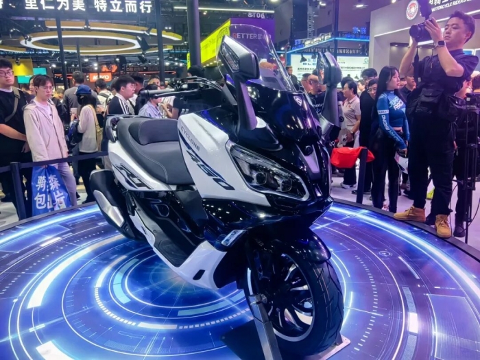 CYCLONE RT450 trang bị điện tử