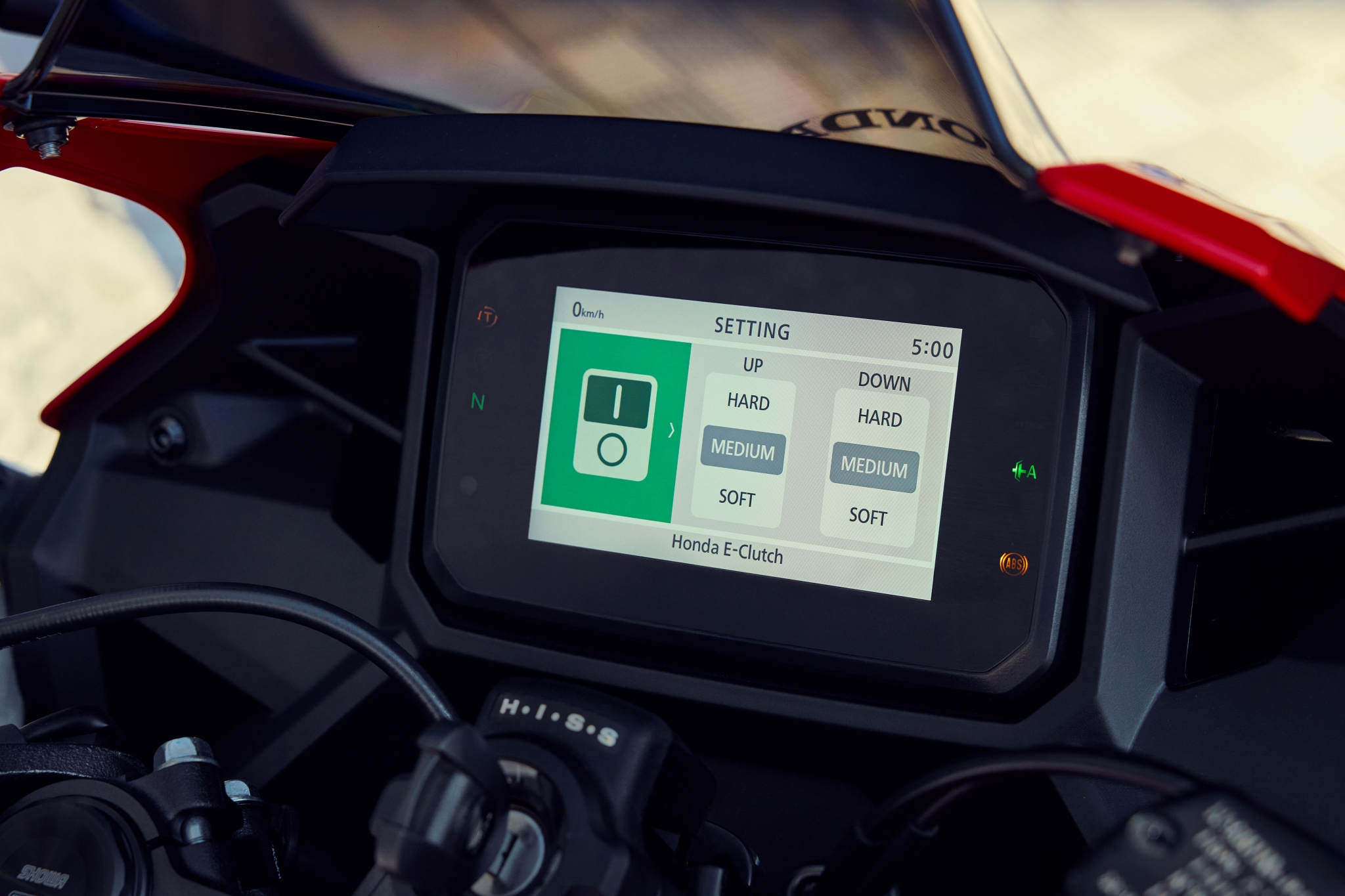 Người dùng có thể tùy chỉnh cách Honda E-Clutch phản hồi khi lên hoặc xuống số (Ảnh: Honda).