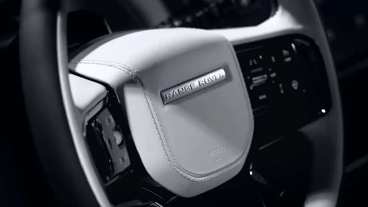 Range Rover Sport Electric: SUV điện công suất 542 mã lực, chạy 609 km/lần sạc - Hình 4
