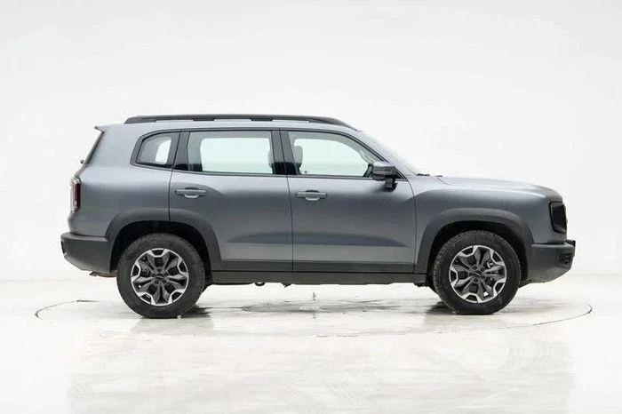 Xe gầm cao hạng C công suất 247 mã lực, siêu tiết kiệm xăng, giá hơn 460 trệu đồng - Hình 2