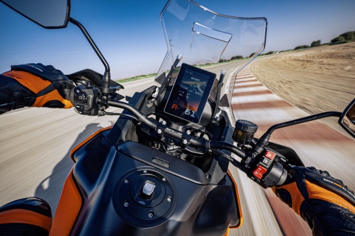 007-638652636517069310-ktm-1390-super-adventure-s-evo
