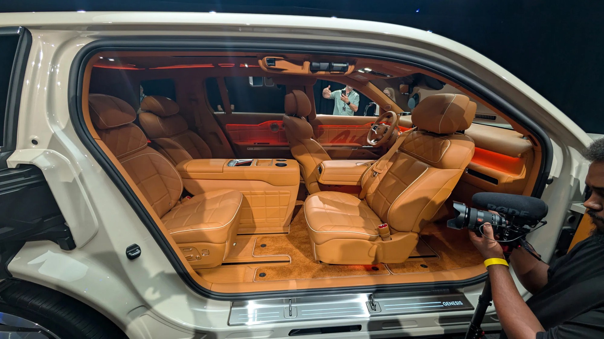 Chi tiết Genesis GV90 mới ra mắt: SUV điện cỡ lớn có cửa mở kiểu Rolls-Royce, công suất 657 mã lực, giá bán vẫn là ẩn số - Ảnh 7.
