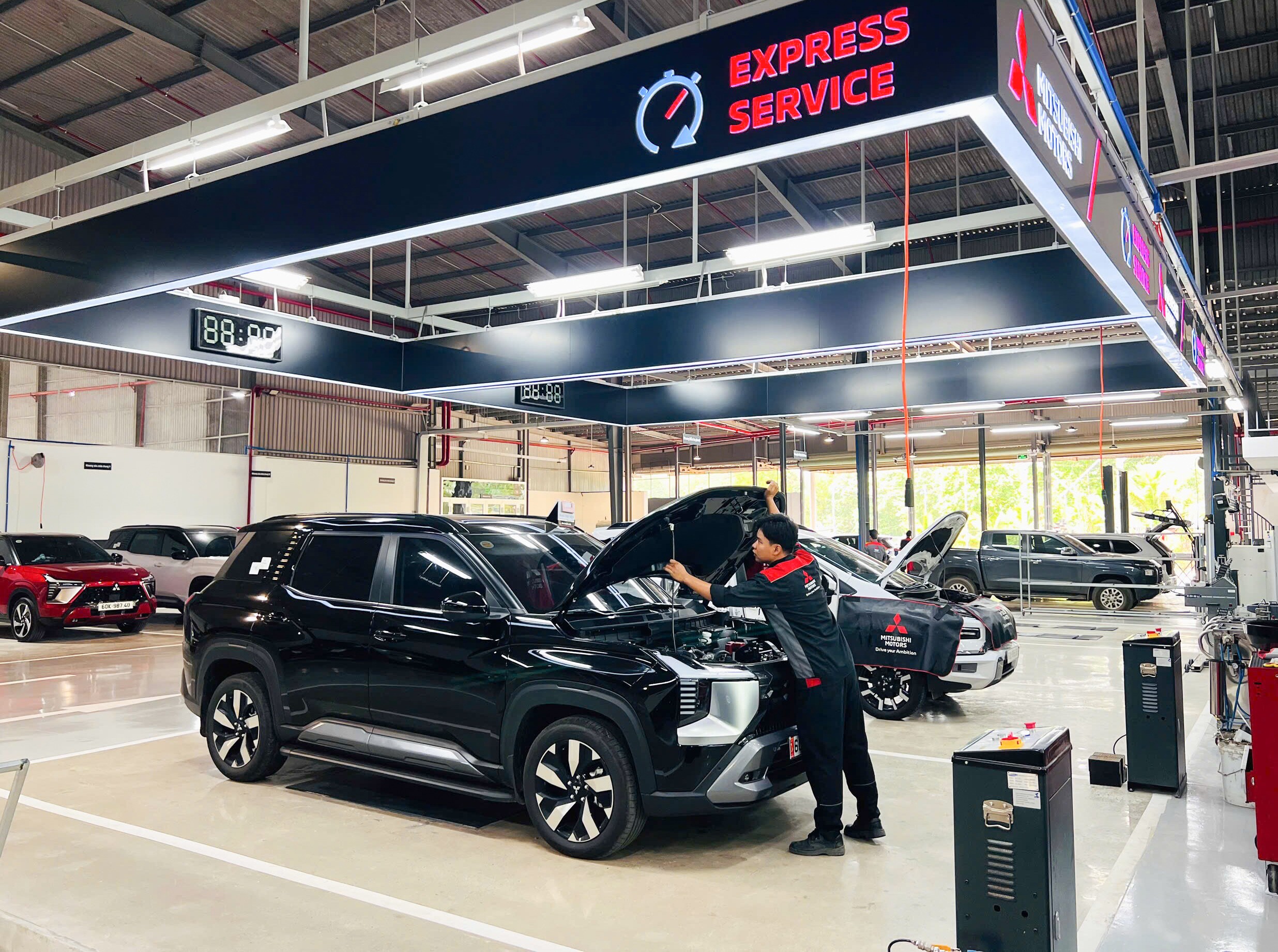 Mitsubishi Xforce giảm giá 72 triệu đồng vì được hỗ trợ lệ phí trước bạ - 4
