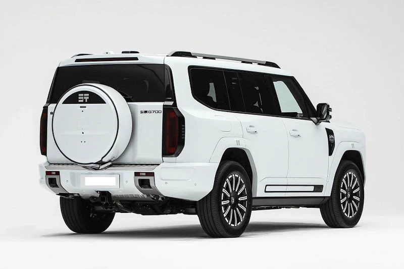 SUV địa hình dài gần 5,2 mét, công suất 761 mã lực, giá chưa tới 1,3 tỷ đồng - Hình 3