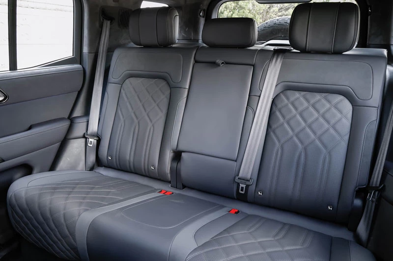 SUV địa hình cỡ lớn, công suất 843 mã lực, giá từ 1,355 tỷ đồng - Hình 8