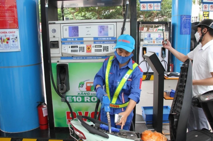 Giá xăng dầu trưa 6/10: Dầu diesel lại giảm, RON 92 và E10 RON 95 còn cách đáy hơn 8.000 đồng, giá đầy bình ô tô Honda ảnh 1