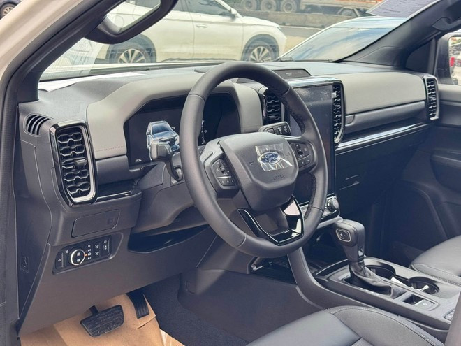 land-cruiser-fj-vs-ford-everest-4.jpg