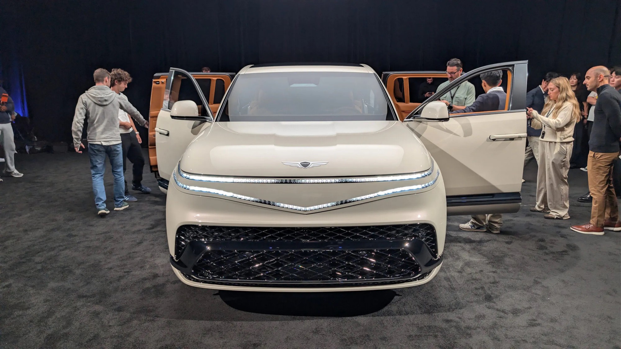 Chi tiết Genesis GV90 mới ra mắt: SUV điện cỡ lớn có cửa mở kiểu Rolls-Royce, công suất 657 mã lực, giá bán vẫn là ẩn số - Ảnh 3.