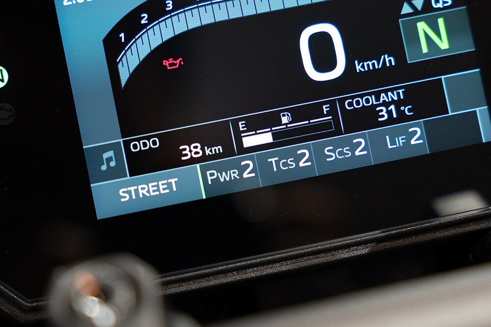 Giao diện Yamaha Ride Control trên màn hình TFT của MT-09 2026