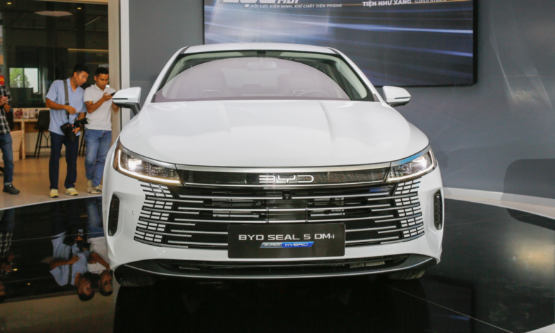 Chi tiết xe BYD Seal 5 2026: Sedan hạng C hybrid có gì?