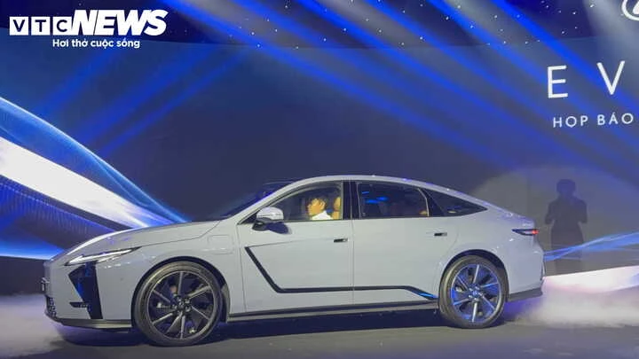 Cận cảnh Lexus ES thế hệ mới tại Việt Nam, giá từ 2,34 tỷ đồng - Hình 4