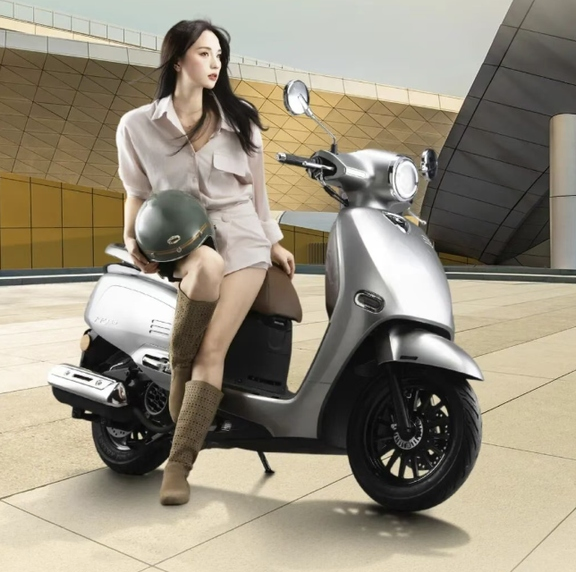 11-1789110937-xe-tay-ga-kymco-kr125-ra-mat-voi-abs-2-kenh-gia-chi-duoi-388-trieu-dong