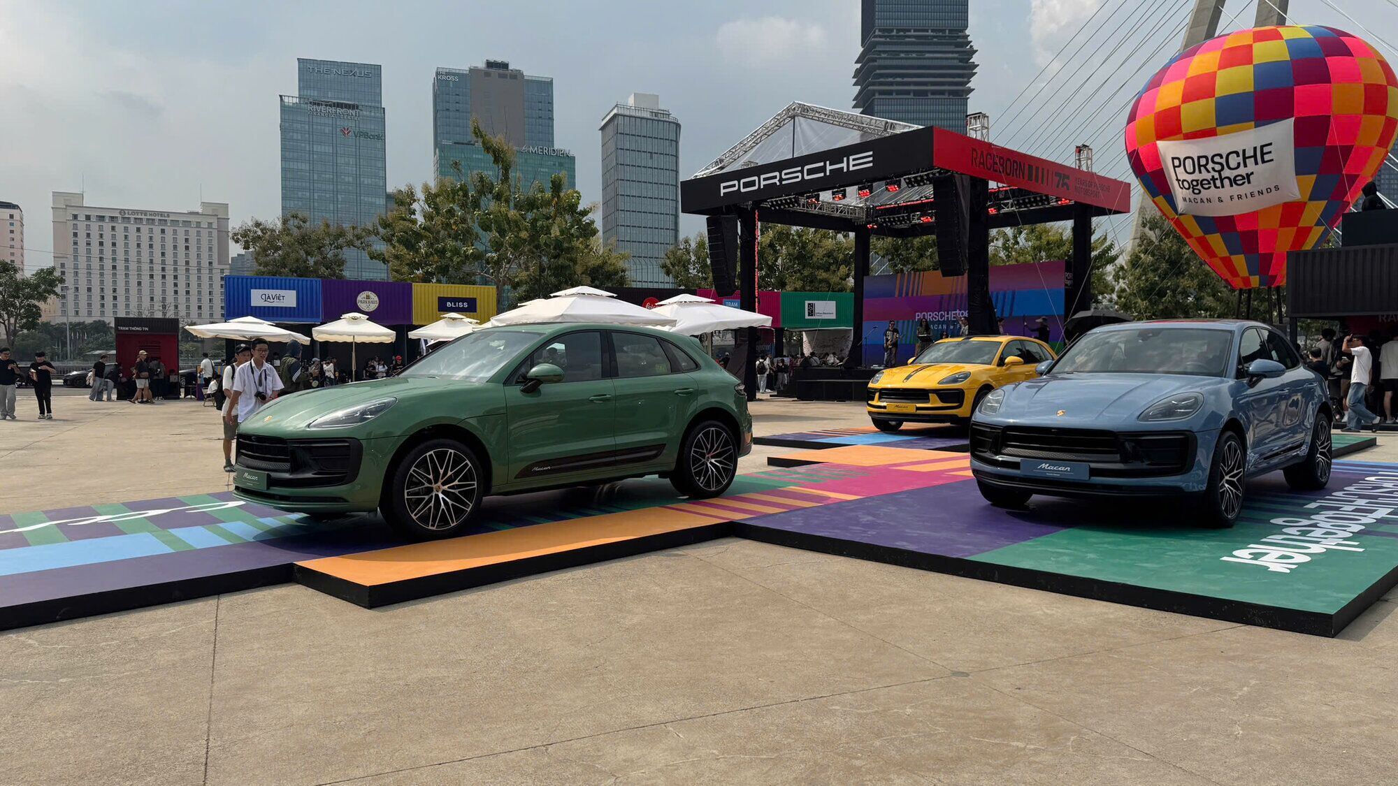 Porsche Việt Nam dành riêng một khu vực trưng bày cho Macan động cơ đốt trong.