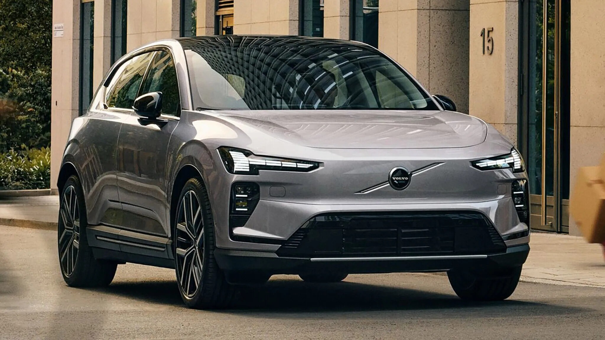 Volvo công bố kế hoạch ra mắt 13 mẫu xe mới đến năm 2030 trên toàn cầu - 3
